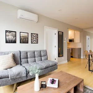  Appartement Trendy Little Italy 3 Bedroom By Den Canada