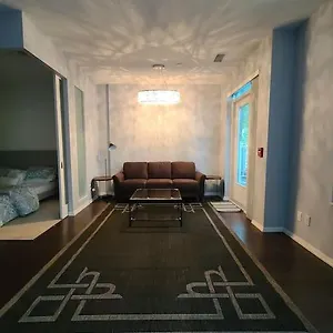  Appartement Luxury Lakefront Condo+free Parking+pool+gym+patio Canada
