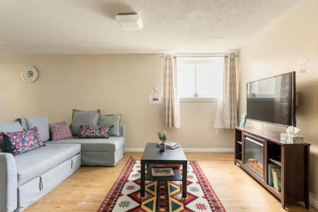 Self Check-In Spacious Apartment With Full Kitchen contacts