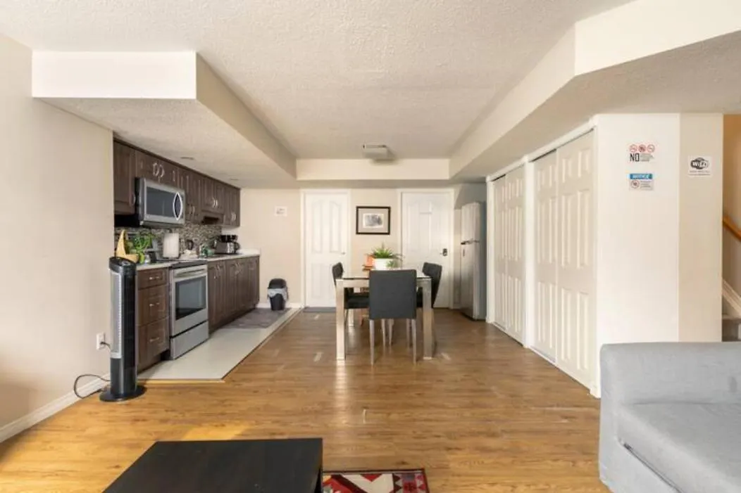 Self Check-In Spacious Apartment With Full Kitchen Ottawa