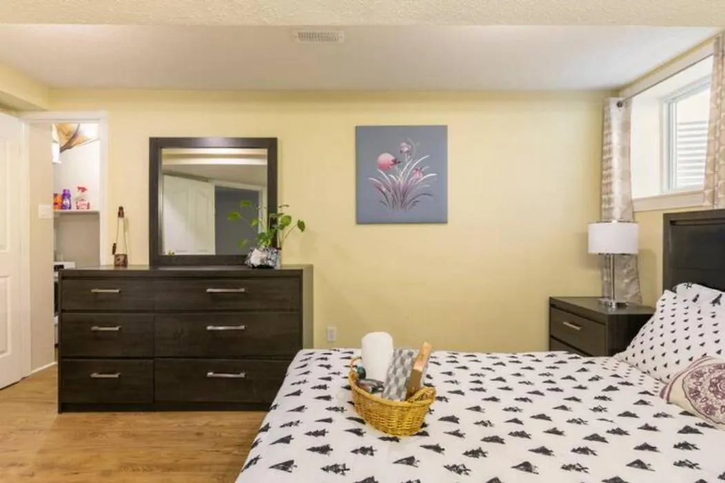 Self Check-In Spacious Apartment With Full Kitchen Ottawa Canada